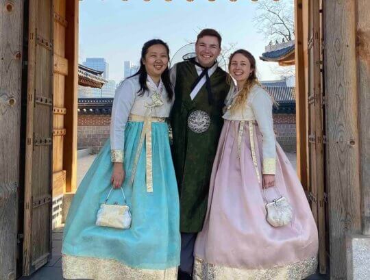 Renting a Hanbok - Esther, Manuel and Marine
