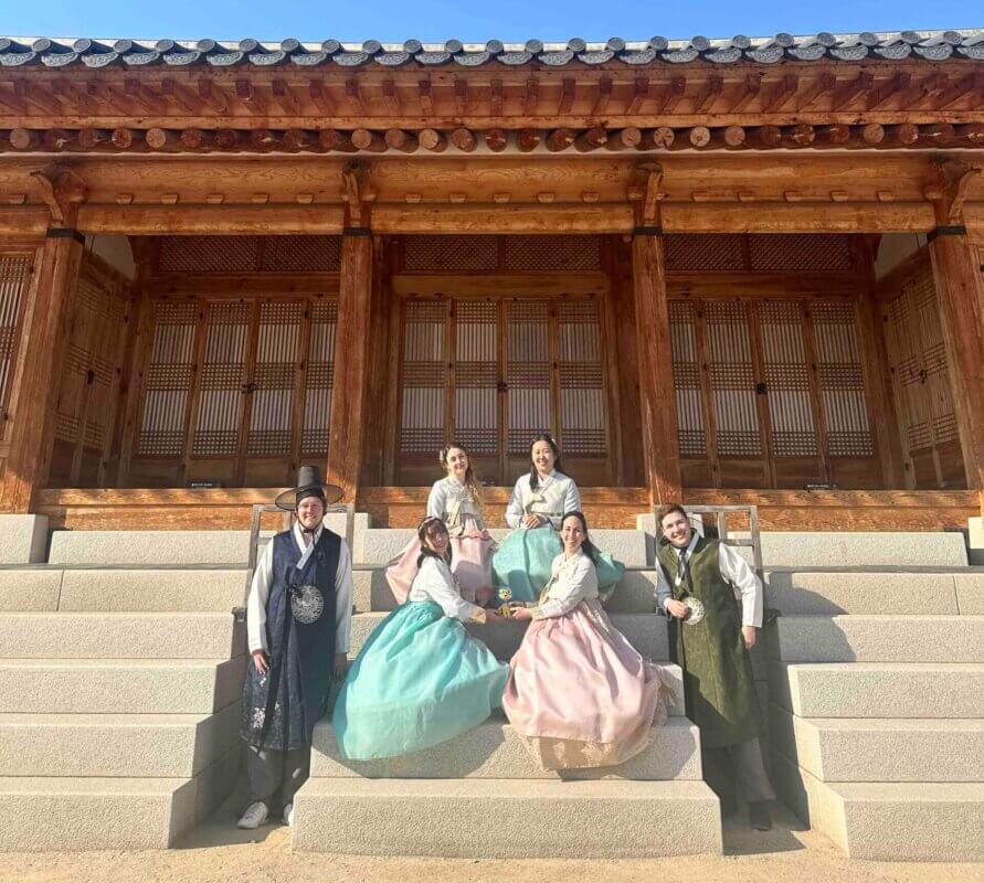 Gyeongbokgung Hanbok Pics