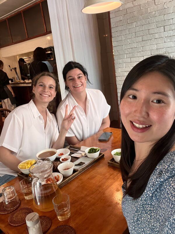 Hyunyoung with German sisters in Korea