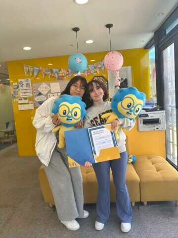 Learn Korean in Small Groups || Paola and Kelsey
